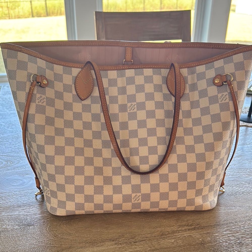 *24 hours til sold to RealReal - Louis Vuitton Damier Azur Neverfull MM